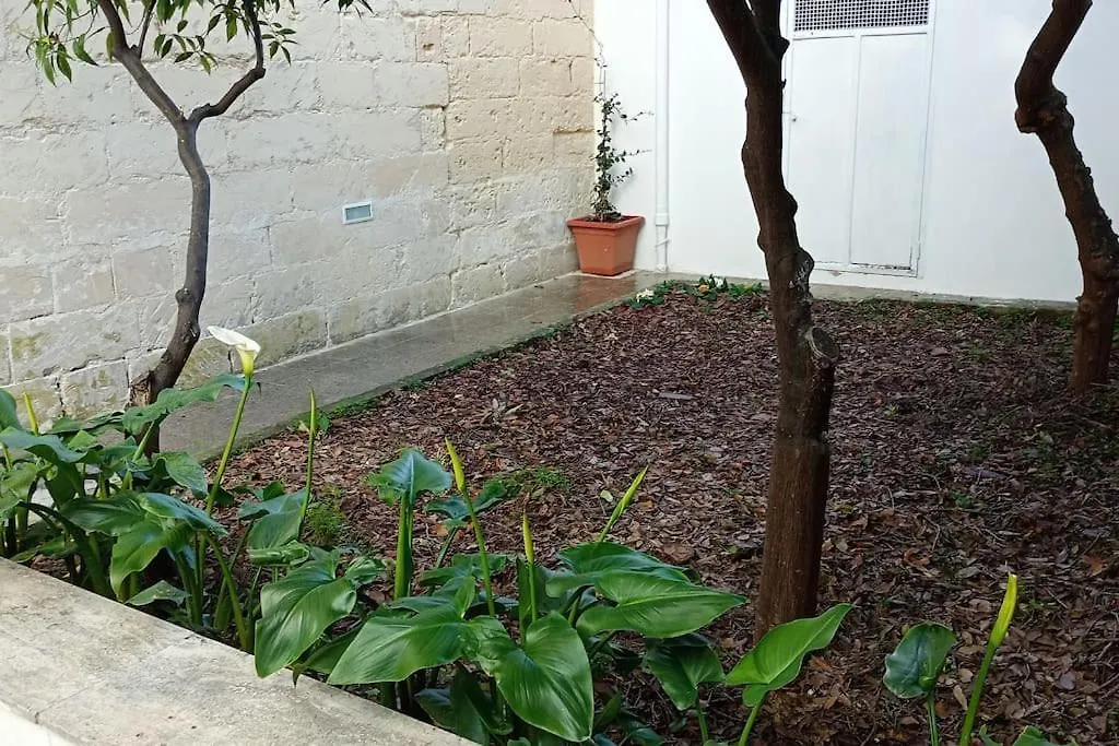 Centrale Con Giardino Segreto Lecce